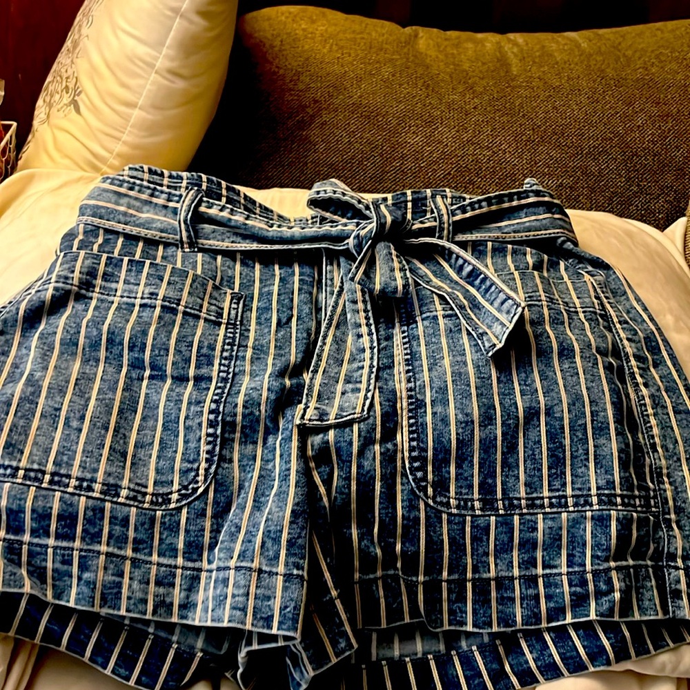 American Eagle stripe shorts